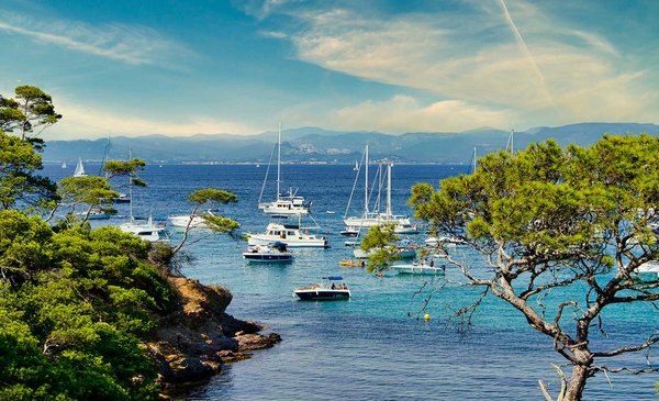 Explorer Porquerolles avec une location de vélo